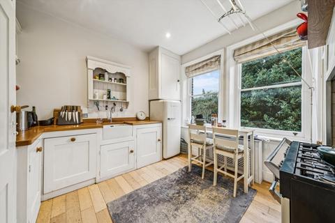 3 bedroom flat to rent, Alwyne Road, London SW19