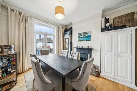 3 bedroom flat to rent, Alwyne Road, London SW19