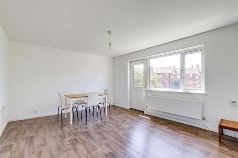 2 bedroom flat for sale, Grafton Court, Nottingham NG7
