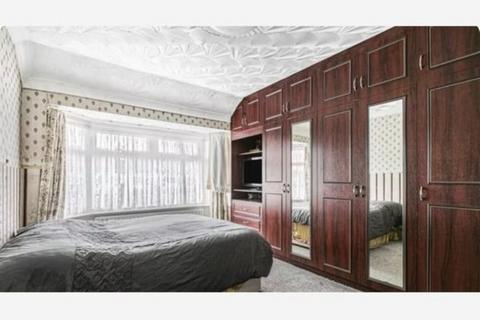 4 bedroom terraced house to rent, Mornington Crescent, Hounslow