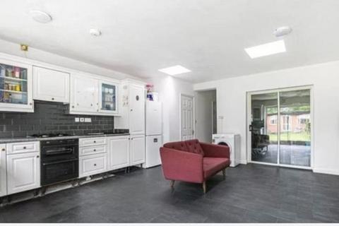 4 bedroom terraced house to rent, Mornington Crescent, Hounslow