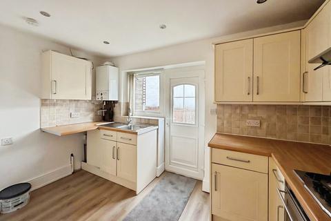 2 bedroom end of terrace house to rent, Dane Road, Sale, Greater Manchester, M33