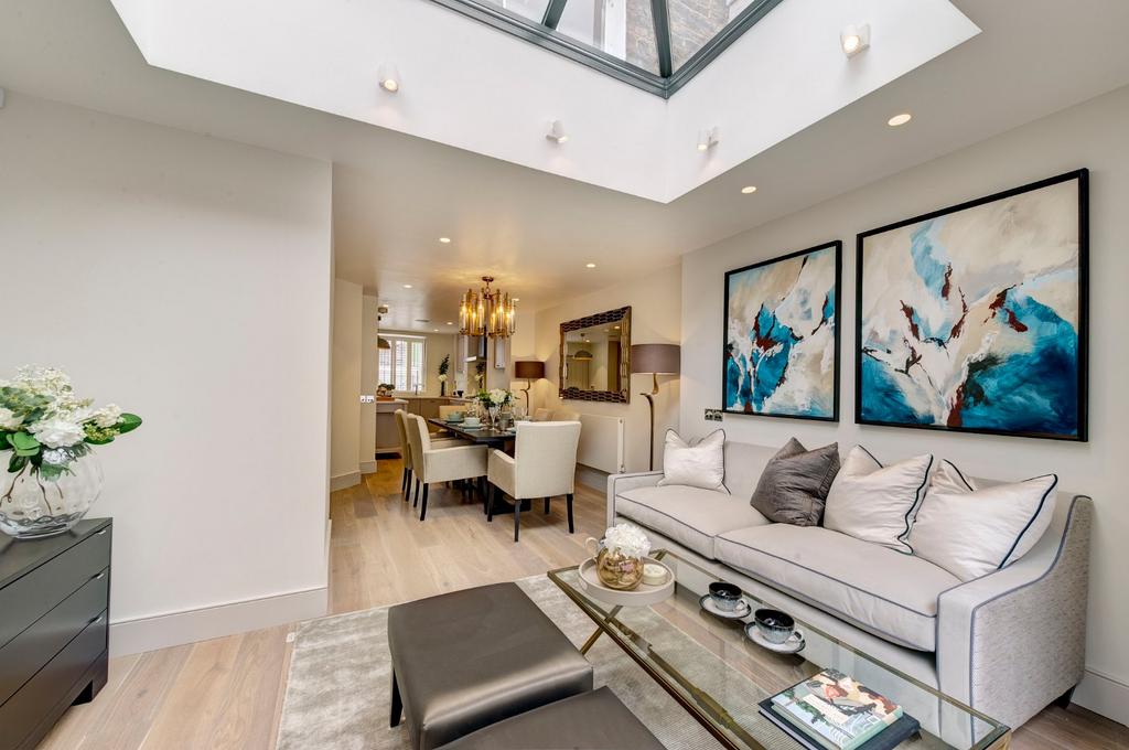 Sitting/Dining Room