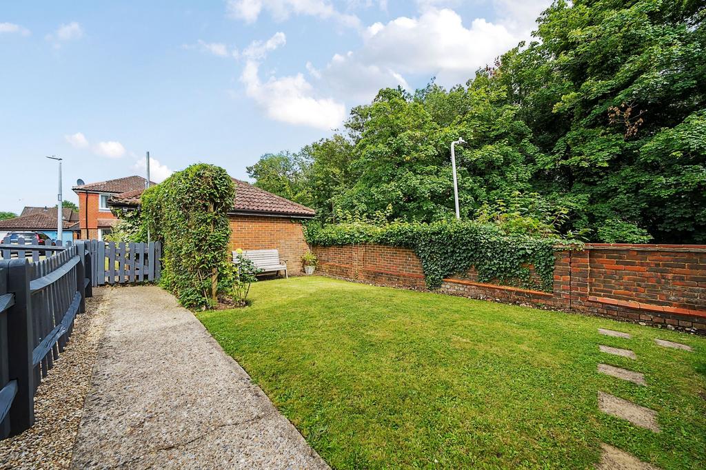 Front Garden (1)