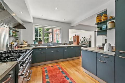 5 bedroom detached house to rent, Roedean Crescent, London SW15