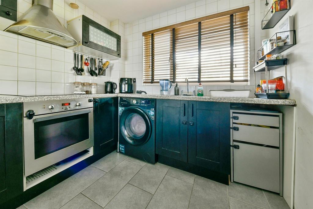Kitchen: