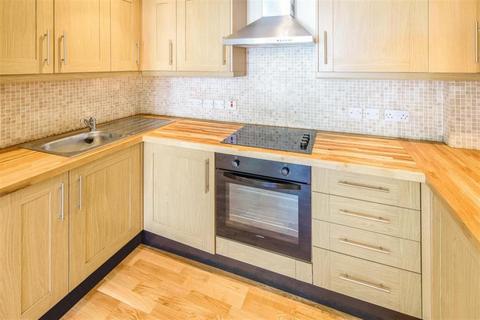 2 bedroom ground floor flat for sale, Jevington Gardens, Eastbourne