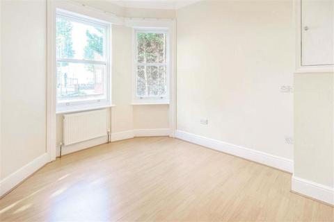 2 bedroom ground floor flat for sale, Jevington Gardens, Eastbourne