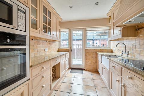 2 bedroom bungalow for sale, Parkland Grove, Farnham, Surrey, GU9