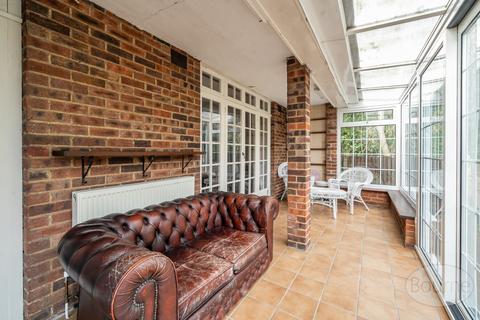 2 bedroom bungalow for sale, Parkland Grove, Farnham, Surrey, GU9