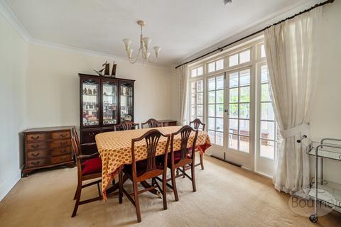2 bedroom bungalow for sale, Parkland Grove, Farnham, Surrey, GU9
