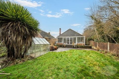 2 bedroom bungalow for sale, Parkland Grove, Farnham, Surrey, GU9