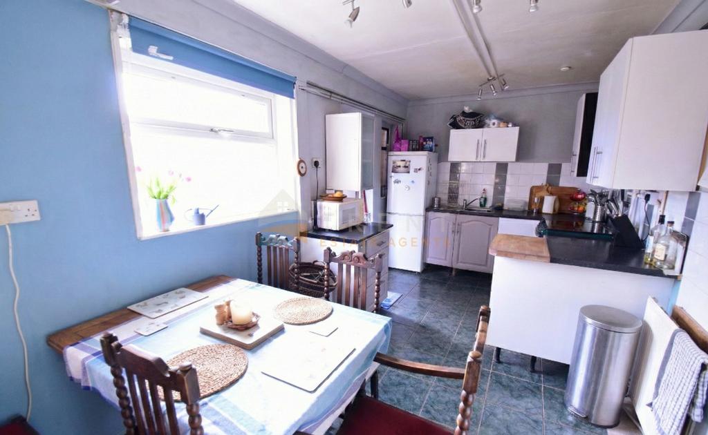 9. Kitchen b