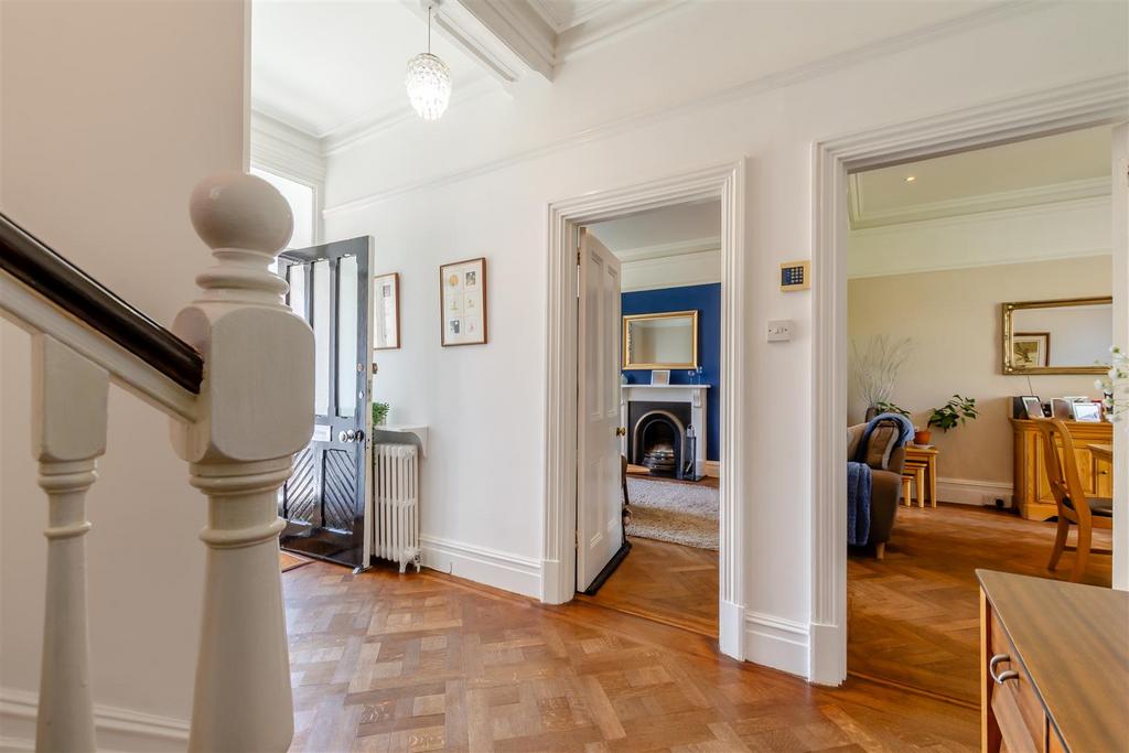 8649172-interior06.jpg