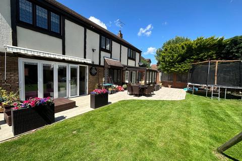 5 bedroom detached house for sale, Wilsons Close, Stevenage