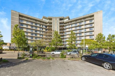 2 bedroom flat for sale, Park Street, Ashford