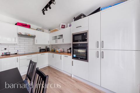3 bedroom terraced house for sale, Glenister Park Road, London