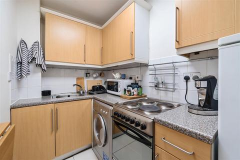 undefined, Adelaide Road, Surbiton