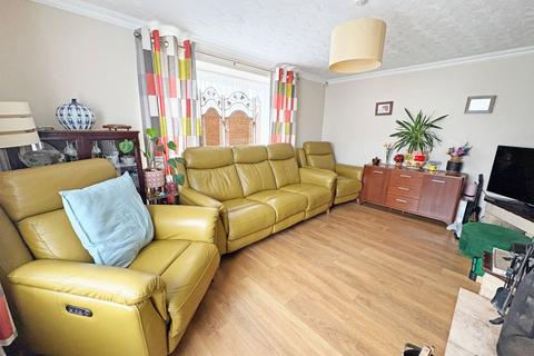 4 bedroom detached house for sale, Lyndhurst Avenue, Skegness, Lincolnshire, PE25 2QE