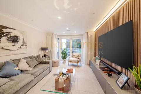 4 bedroom semi-detached house for sale, Harrowes Meade, Edgware