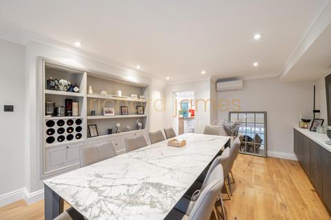 4 bedroom semi-detached house for sale, Harrowes Meade, Edgware