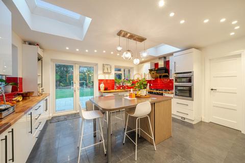 4 bedroom semi-detached house for sale, Harrowes Meade, Edgware