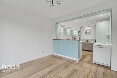3 bedroom end of terrace house for sale, Fourth Avenue, Grays