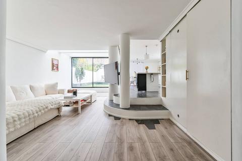 2 bedroom flat to rent, Cantelowes Road, Camden Town, London, NW1