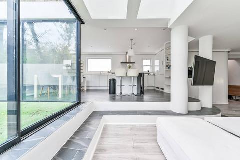 2 bedroom flat to rent, Cantelowes Road, Camden Town, London, NW1