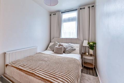 3 bedroom flat for sale, Ossulston Street, King's Cross, London, NW1