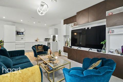3 bedroom apartment for sale, Chailey Place, Hayes