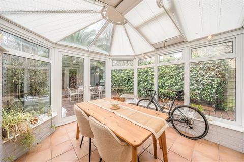 2 bedroom flat for sale, Caldervale Road, London SW4