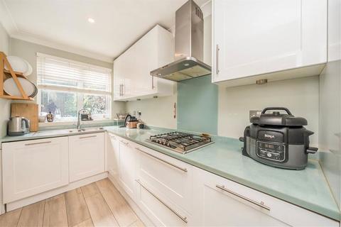 2 bedroom flat for sale, Caldervale Road, London SW4