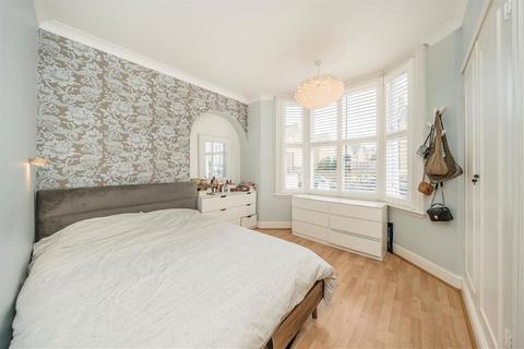 2 bedroom flat for sale, Caldervale Road, London SW4