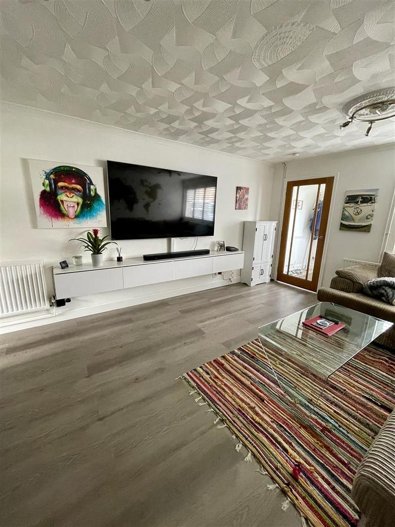 Lounge Pic 2