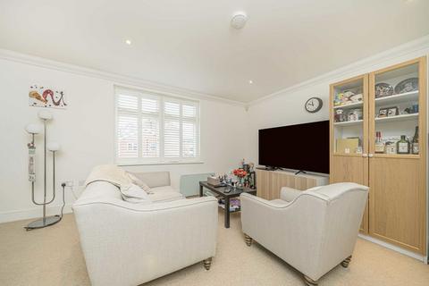 2 bedroom flat to rent, Tower Road, Twickenham TW1