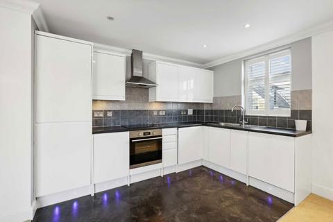 2 bedroom flat to rent, Tower Road, Twickenham TW1