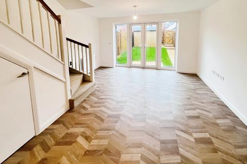 2 bedroom end of terrace house to rent, Ragged Robin Close, Southampton SO30