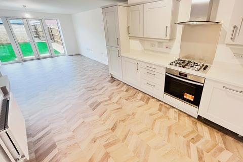 2 bedroom end of terrace house to rent, Ragged Robin Close, Southampton SO30