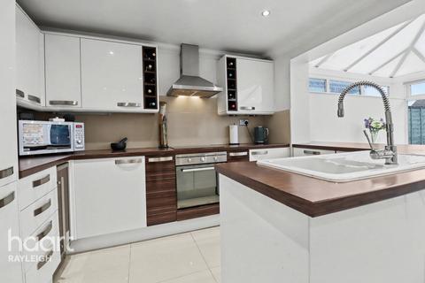3 bedroom semi-detached house for sale, Shakespeare Avenue, Rayleigh