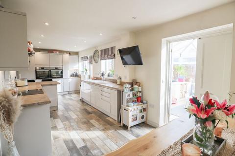 3 bedroom detached house for sale, Newbury Avenue, Calne SN11