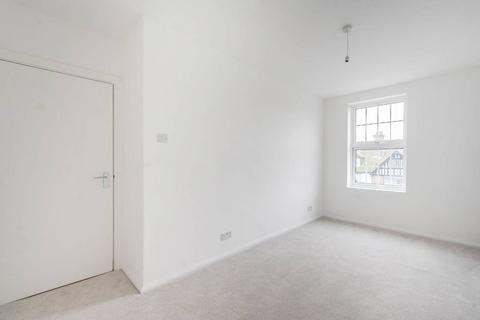 2 bedroom flat to rent, Bridge Street, Pinner, HA5