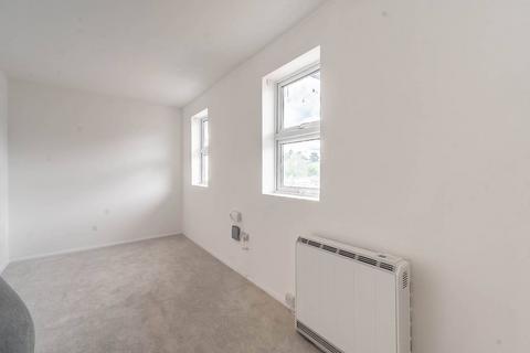 2 bedroom flat to rent, Bridge Street, Pinner, HA5