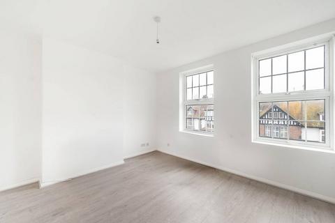 2 bedroom flat to rent, Bridge Street, Pinner, HA5
