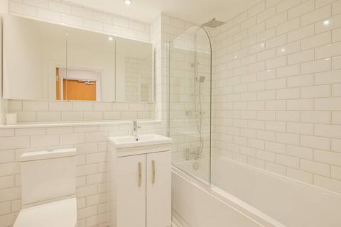2 bedroom flat to rent, Parkview Apartments, Poplar, London, E14