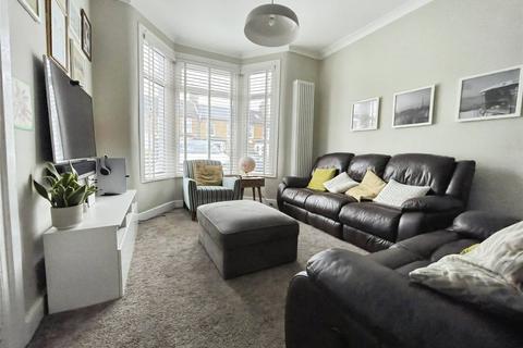 3 bedroom terraced house for sale, Dumbreck Road, London SE9