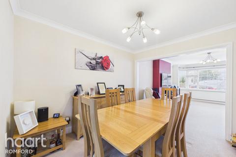 3 bedroom semi-detached house for sale, Garry Close, Romford