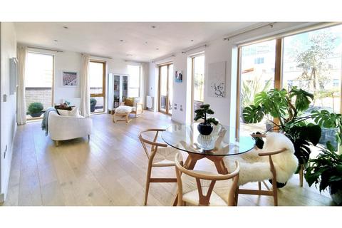 undefined, Wharf Lane, London, E14