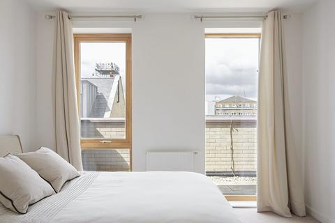 undefined, Wharf Lane, London, E14