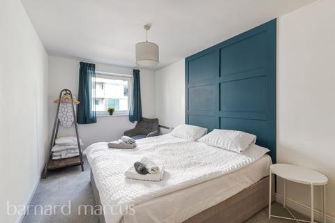 2 bedroom flat for sale, Station Approach, Epsom